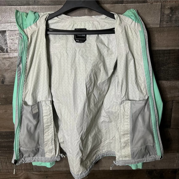 SOLD The North Face Venture Rain Jacket Womens Medium - Picture 3 of 3